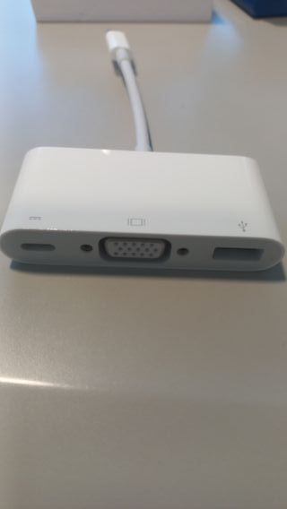 Adaptador USB-C a VGA, USB-A y Carga
