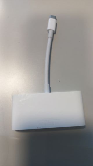 Adaptador USB-C a VGA, USB-A y Carga