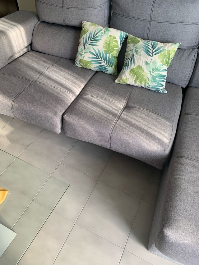 Sofá chaise longue Jysk gris tela muy buen estado
