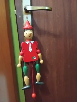 Pagliaccio di legno da appendere, yoyo in regalo