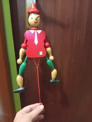 Pagliaccio di legno da appendere, yoyo in regalo
