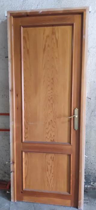 Puerta de pino rústica 70cm con premarco
