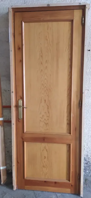 Puerta de pino rústica 70cm con premarco