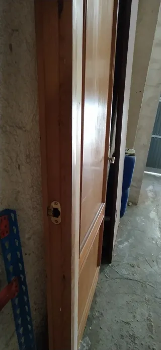 Puerta de pino rústica 70cm con premarco