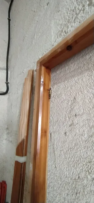 Puerta de pino rústica 70cm con premarco