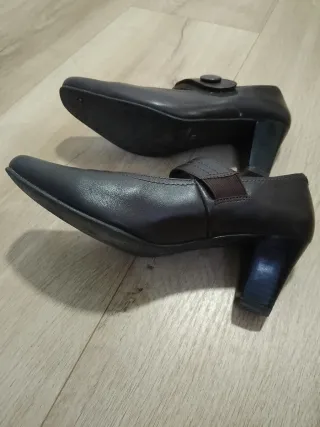 Zapatos de piel con tacón