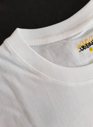 Camiseta blanca calavera flores