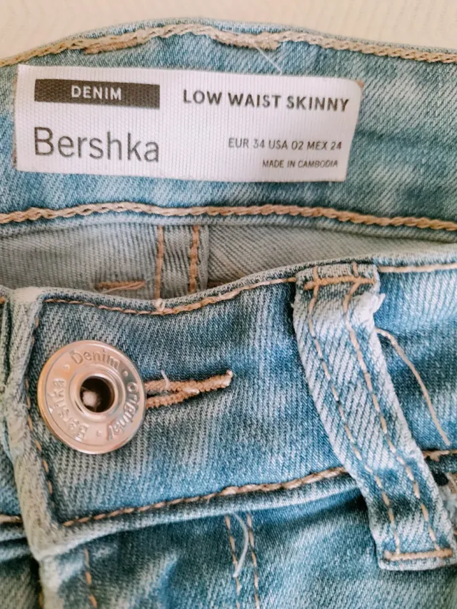 Pantalón vaquero Bershka desgastado azul