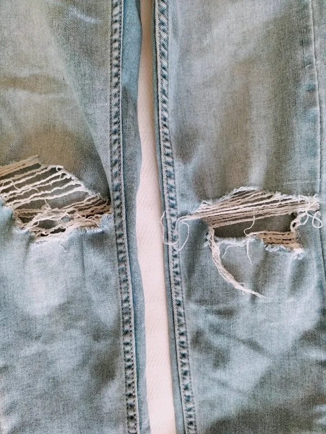 Pantalón vaquero Bershka desgastado azul