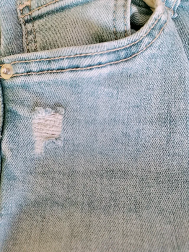 Pantalón vaquero Bershka desgastado azul