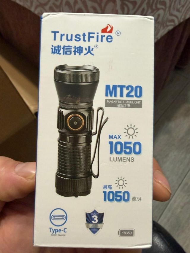 Lanterna TrustFire MT20 1050 Lúmenes