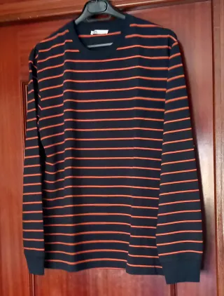Jersey negro con rayas naranja