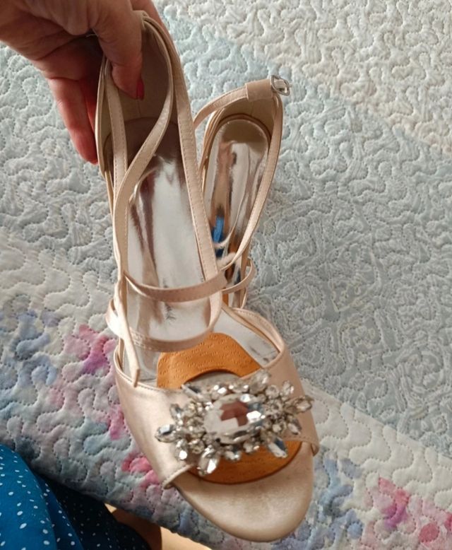 Sandali dorati e argentati con strass