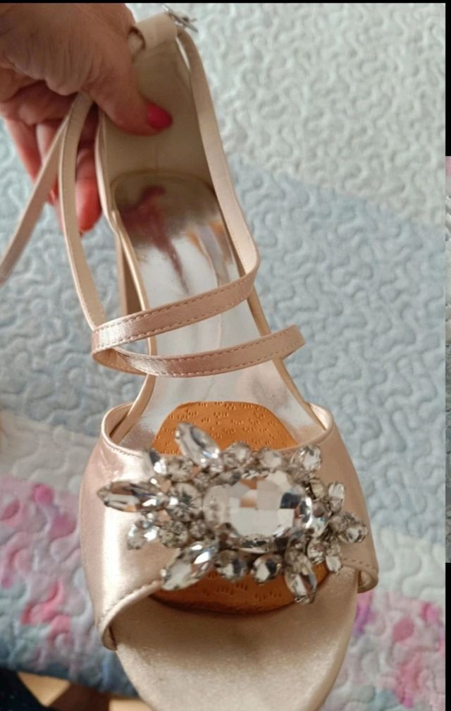 Sandali dorati e argentati con strass