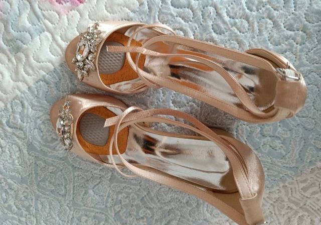 Sandali dorati e argentati con strass