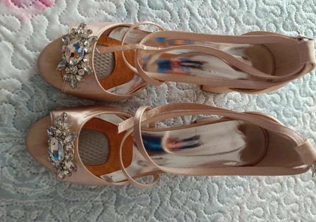Sandali dorati e argentati con strass