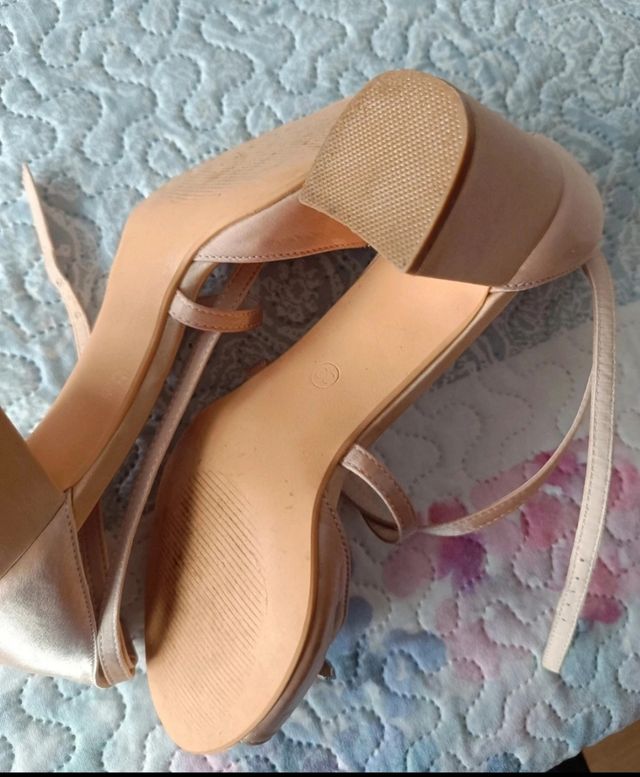 Sandali dorati e argentati con strass