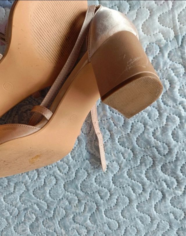 Sandali dorati e argentati con strass