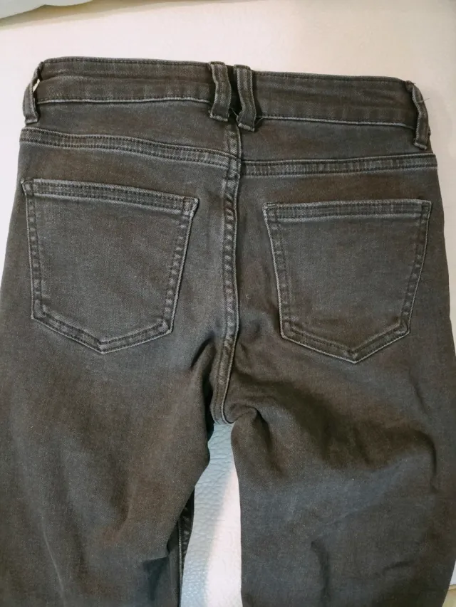 Vaqueros negros pitillo rotos