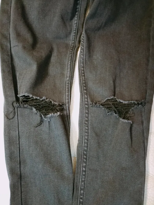Vaqueros negros pitillo rotos