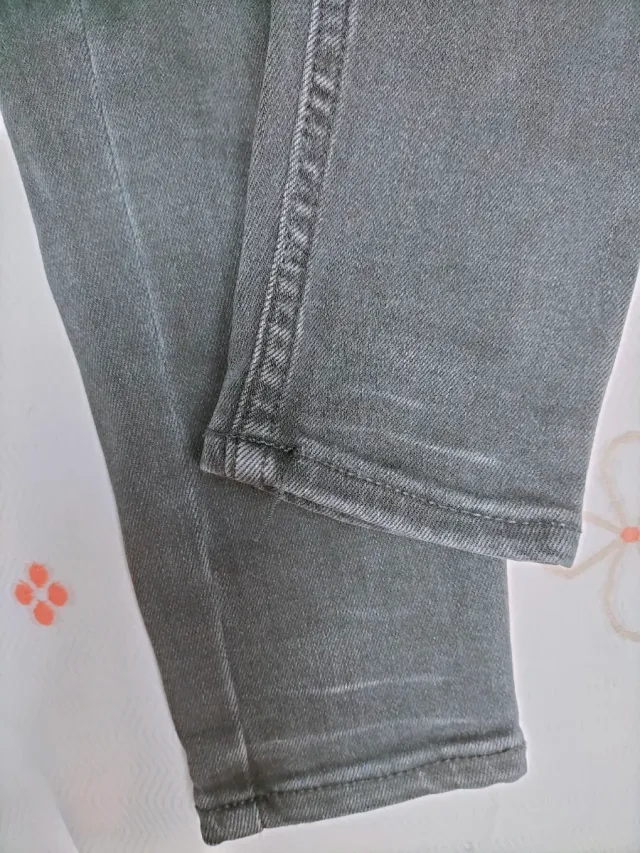 Vaqueros negros pitillo rotos