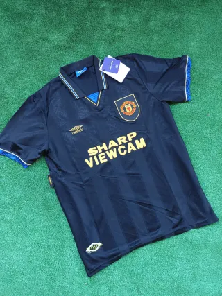 Camiseta Retro Cantona 7 ManU Umbro Negra