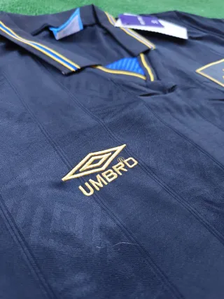 Camiseta Retro Cantona 7 ManU Umbro Negra