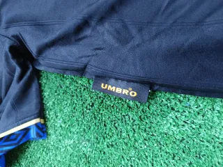 Camiseta Retro Cantona 7 ManU Umbro Negra