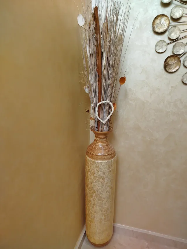 Jarrón Decorativo y Espejo