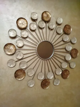 Jarrón Decorativo y Espejo