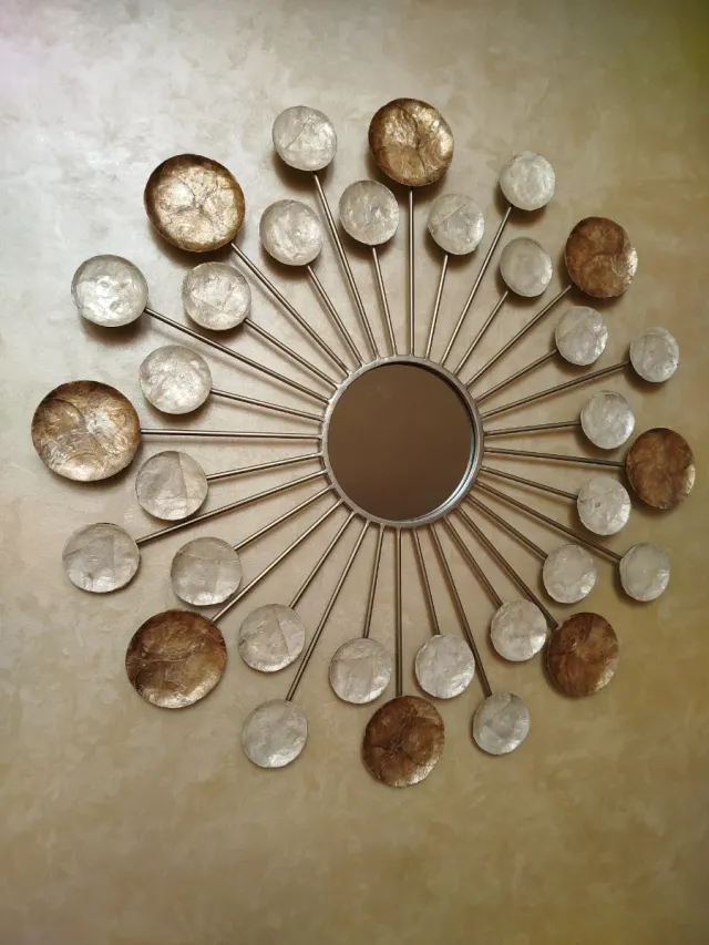 Jarrón Decorativo y Espejo