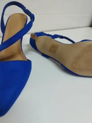 Zapatos de tacón azul Klein para fiesta
