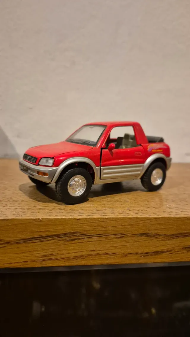 Giocattolio Toyota RAV4 Rosso
