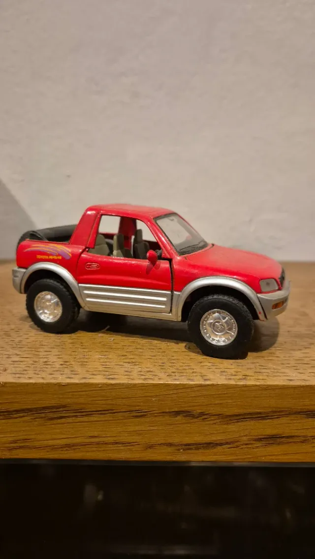 Giocattolio Toyota RAV4 Rosso