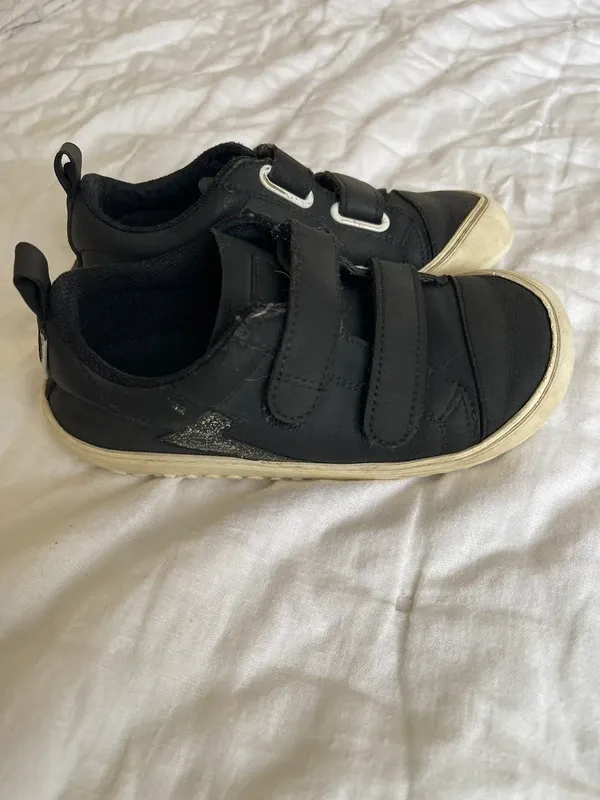 Zapatos Feroz + Regalo Zapatillas Barefoot. T32