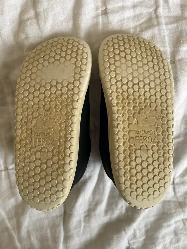 Zapatos Feroz + Regalo Zapatillas Barefoot. T32