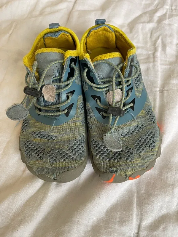 Zapatos Feroz + Regalo Zapatillas Barefoot. T32