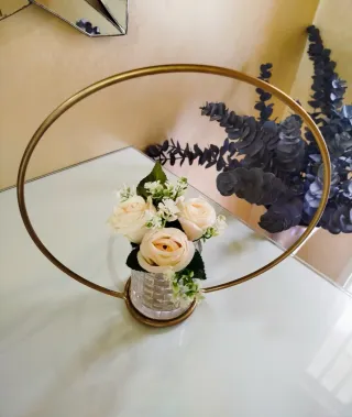 Decoración Aro Dorado con Jarrón Cristal