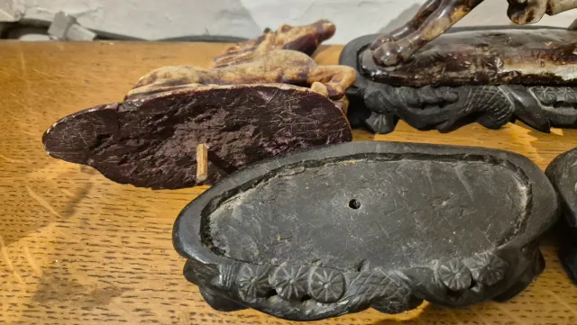 Cavalli di pietra scolpiti