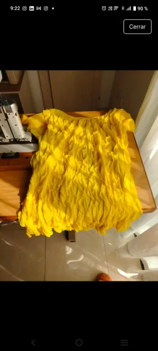 Blusa amarilla con volantes