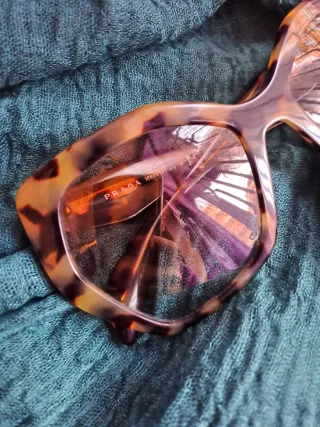 Occhiali da sole Prada tartarugati esagonali