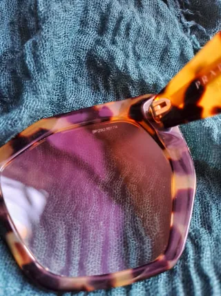 Occhiali da sole Prada tartarugati esagonali