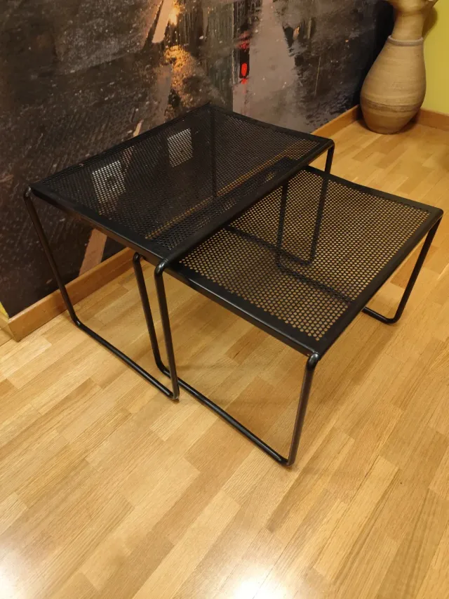 Mesas aninhadas metálicas pretas