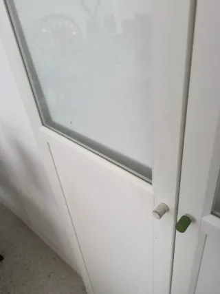 Puertas correderas o bisagras de cristal Ikea