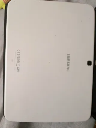 Samsung Tab 3 con funda original para arreglar