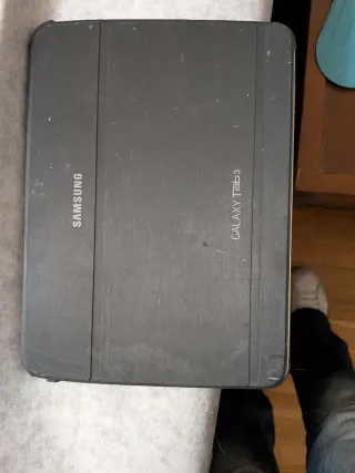 Samsung Tab 3 con funda original para arreglar