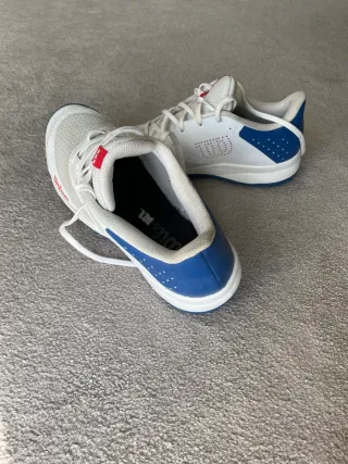 Zapatillas de tenis Wilson blancas y azules