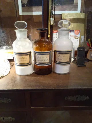 Antiche bottiglie da farmacia