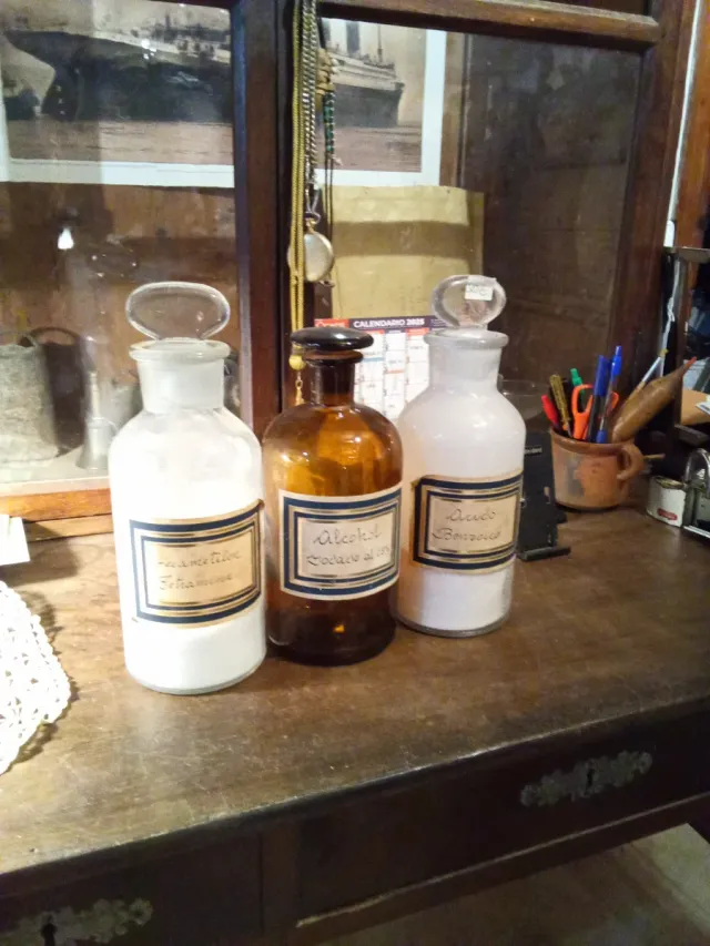 Botes farmacéuticos antiguos