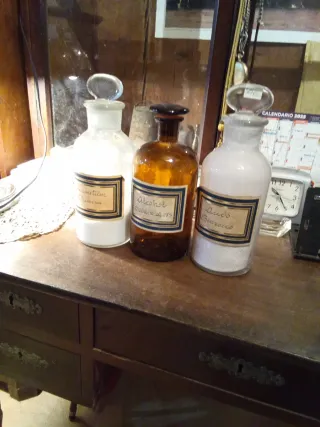 Antiche bottiglie da farmacia